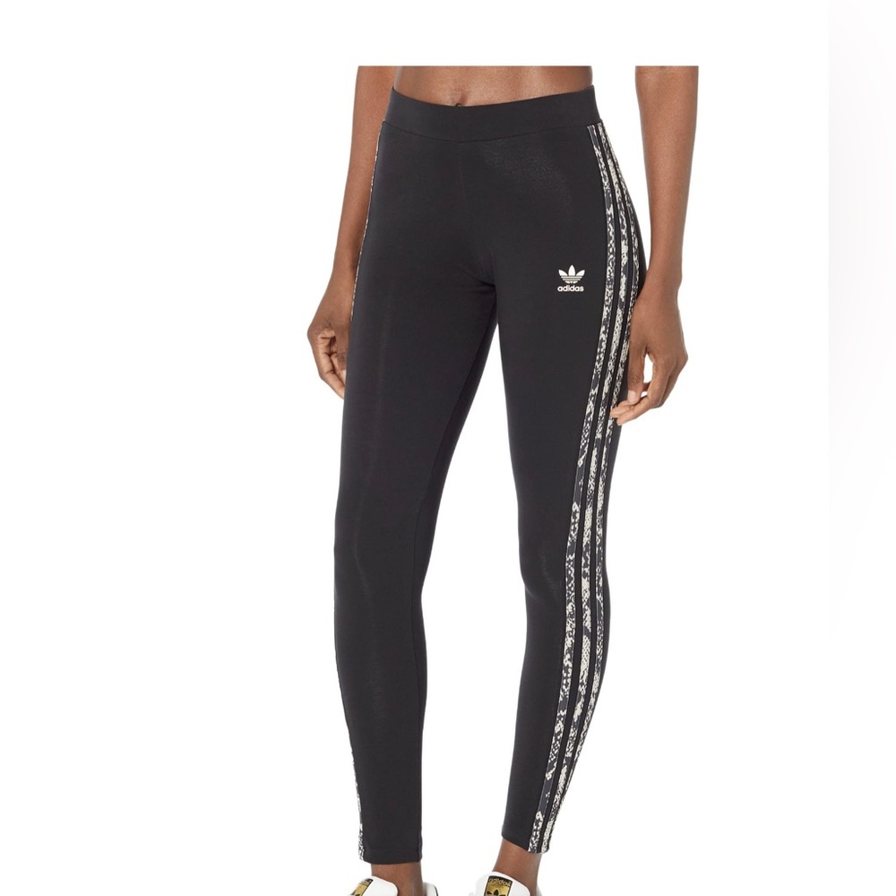 adidas Originals Women's Snake Set. Includes leggings, short and T-shirt.